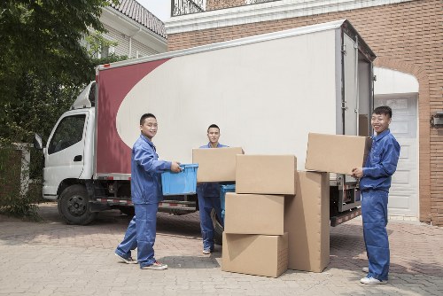 Fragile item packing support in Selsdon with protective materials